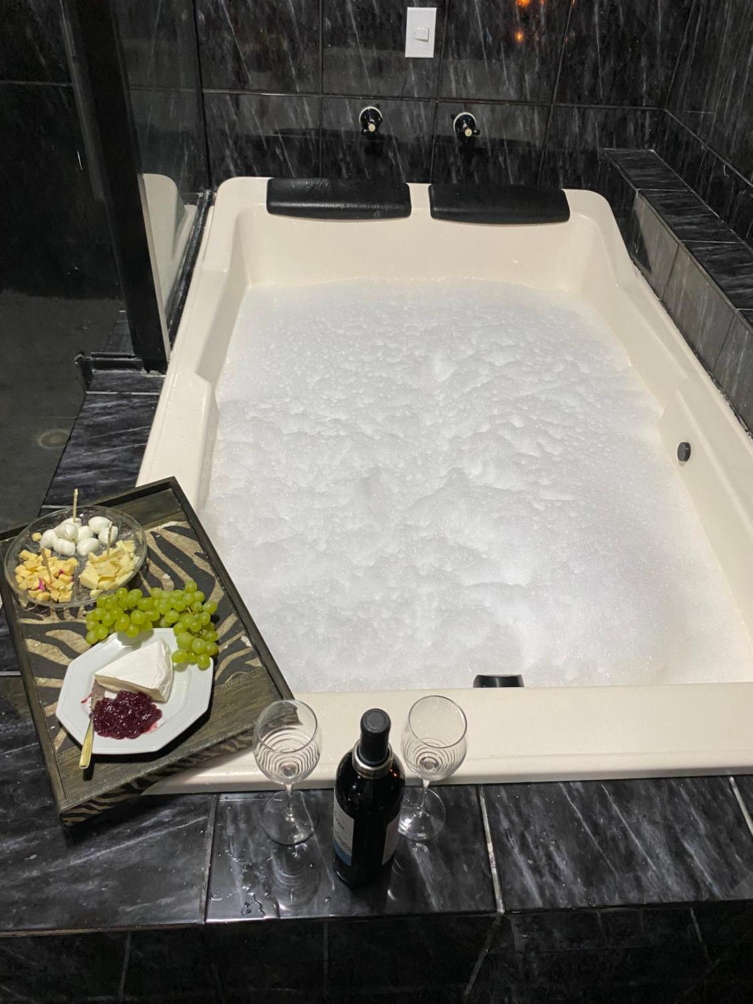 Bahan Suites Privativas - Ideal Para Casais ウバトゥバ エクステリア 写真