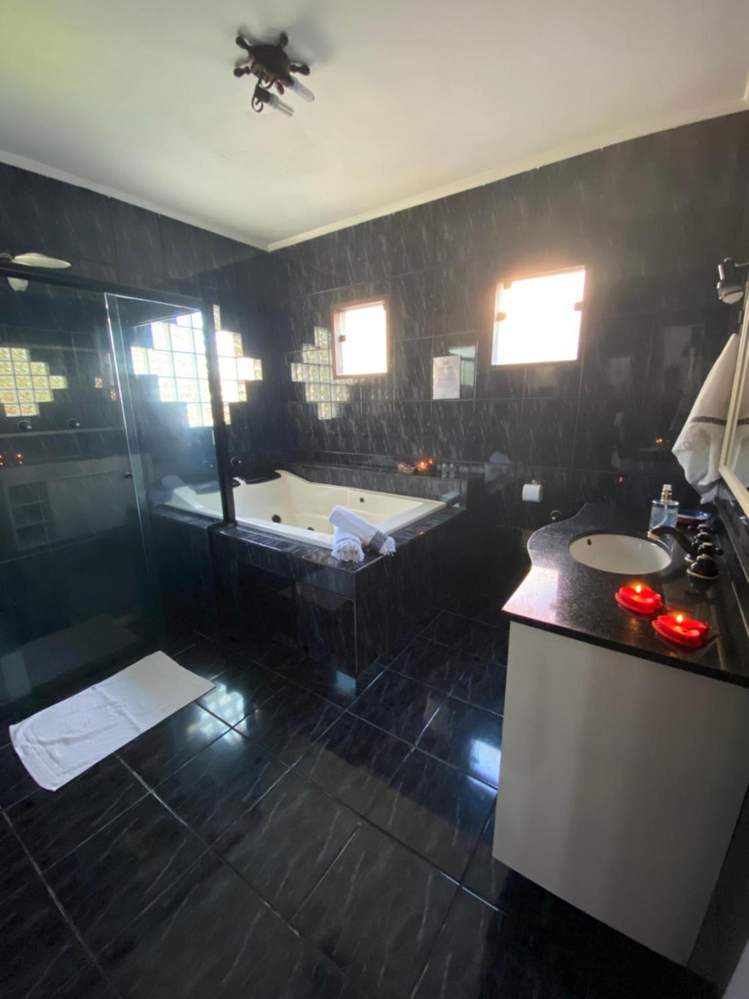 Bahan Suites Privativas - Ideal Para Casais ウバトゥバ エクステリア 写真